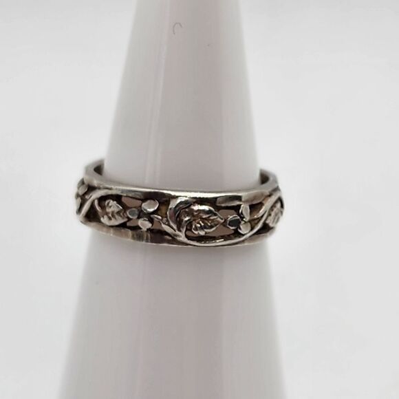 Sterling Silver Leaf Cutout Ring (5) - Picture 1 of 6